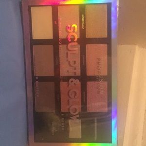 Contour and highlighter palette 🎨 with brush